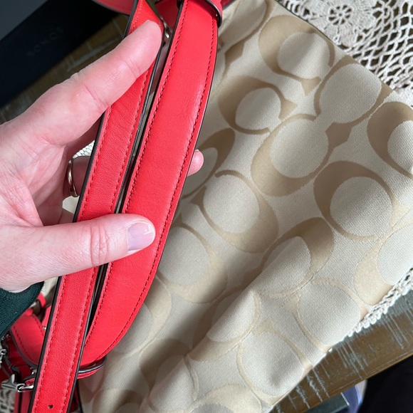 Coach crossbody hobo style purse - Picture 4 of 11